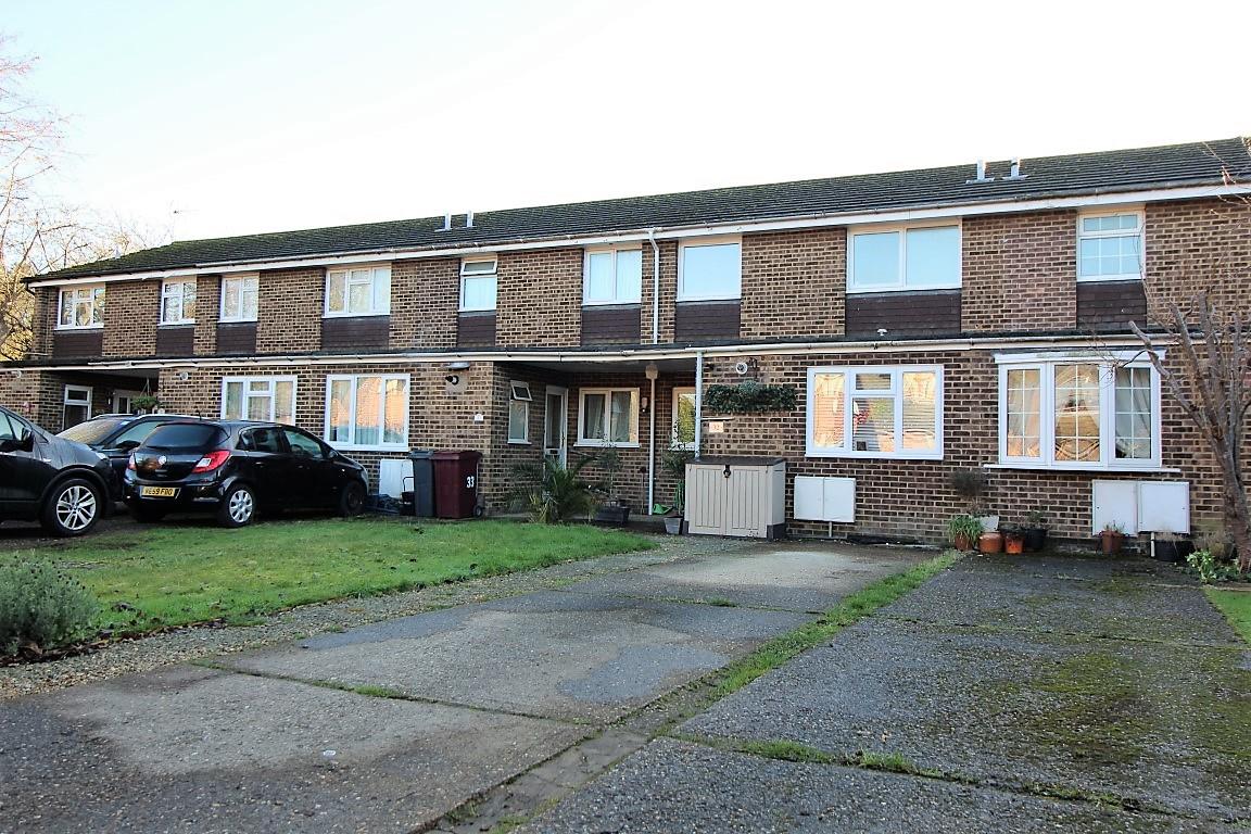 3 bed property in Dunstall Close, Reading